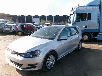 Damaged car Volkswagen Golf 1.4 Highline 5 Drs 2016/7