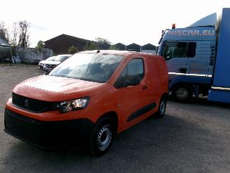 krockskadad bil auto Peugeot Partner 1.6 HDI Pro 2019/4