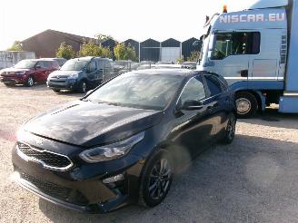 uszkodzony samochody osobowe Kia Ceed 1.0 5 DRS HB Lounge 2019/8