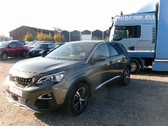 Vaurioauto  passenger cars Peugeot 3008 1.2 Allure 2018/4