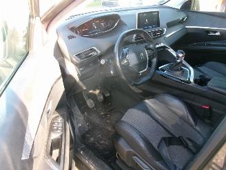 Peugeot 3008 1.2 Allure picture 24