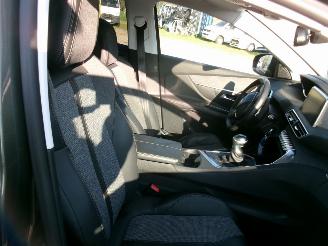 Peugeot 3008 1.2 Allure picture 28