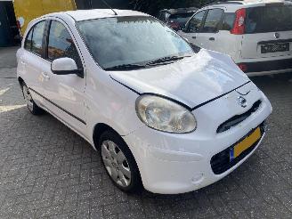 uszkodzony samochody osobowe Nissan Micra Automaat 1.2 72KW Dig-S Acenta Motor loopt. 2013/9