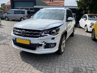 Voiture accidenté Volkswagen Tiguan 4Motion 1.4 TSi Sport&Style R-line Edition.pano/leer 2014/2