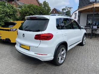 Schadeauto Volkswagen Tiguan 4Motion 1.4 TSi Sport&Style R-line Edition.pano/leer 2014/2