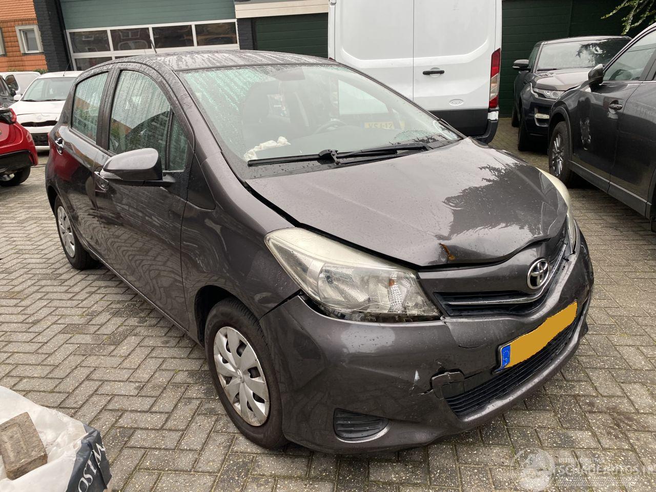 Toyota Yaris Aspiration 1.0 VVT-I5Drs Navi Clima Camera