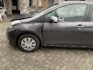 Toyota Yaris Aspiration 1.0 VVT-I5Drs Navi Clima Camera picture 33