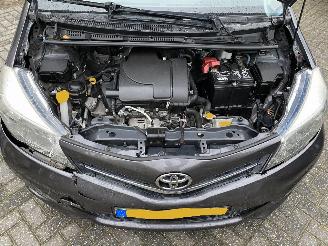 Toyota Yaris Aspiration 1.0 VVT-I5Drs Navi Clima Camera picture 13