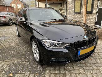 krockskadad bil auto BMW 3-serie 330d xDrive High Executive Touring Pano 2014/10