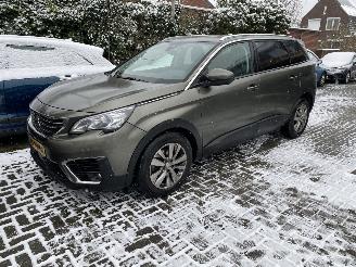 Voiture accidenté Peugeot 5008 7 Persoons 1.2 PureTech Blue Lease Executive WOK 2018/11