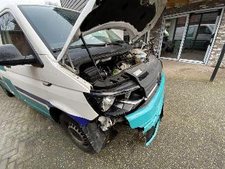 Volkswagen Transporter 2.0 TDi L2H1 Trentline 75KW 77DKM picture 24