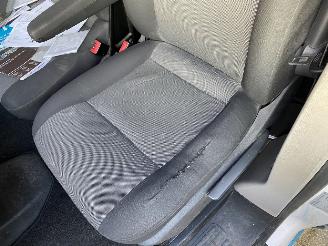 Volkswagen Transporter 2.0 TDi L2H1 Trentline 75KW 77DKM picture 16