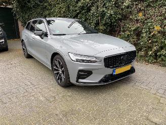 Damaged car Volvo V-60 2.0 B4 Plus Bright Mild Hybrid 2023/11
