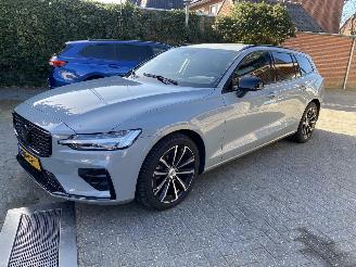 Damaged car Volvo V-60 2.0 B4 Plus Bright Mild Hybrid VASTE PRIJS 2023/11