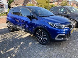 Damaged car Renault Captur Auto is verkocht Version-S 1.3 150PK 4cil VASTE PRIJS 2019/5
