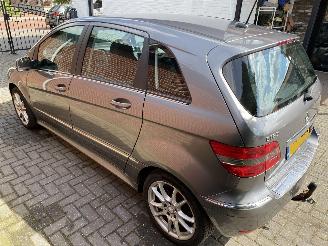 Mercedes B-klasse 180 Business Class bak en motor uitgevallen picture 3