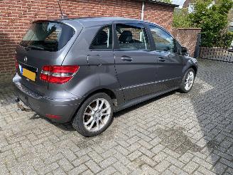 Mercedes B-klasse 180 Business Class bak en motor uitgevallen picture 19