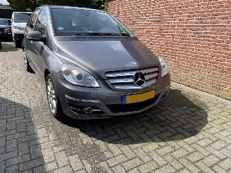 Mercedes B-klasse 180 Business Class bak en motor uitgevallen picture 16