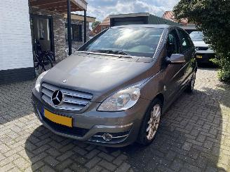 Mercedes B-klasse 180 Business Class bak en motor uitgevallen picture 13
