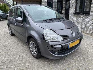Renault Modus Automaat 1.6 82KW KORTE PRIJS. picture 5
