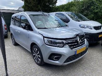damaged passenger cars Renault Kangoo Geel kenteken Automaat 96KW benzine 2023/7