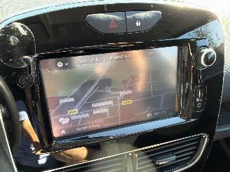 Renault Clio Limited 0.9 TCe station picture 11