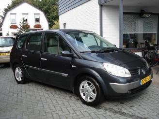 krockskadad bil auto Renault Grand-scenic 120 pk dci 7 pers dynamique 2005/2