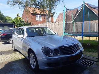 krockskadad bil auto Mercedes E-klasse 200 CDI Bsn Class Sedan 2008/1