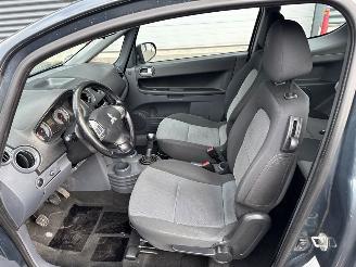 Mitsubishi Colt 1.1 12V Hatchback  Benzine 1.124cc 55kW (75pk) FWD picture 11