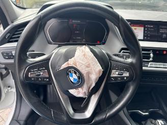 BMW 1-serie Navi, Camera, Stoelverwarming,118i TwinPower 12V Benzine 1.499cc 103kW (140pk) picture 12