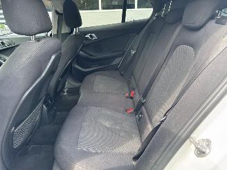 BMW 1-serie Navi, Camera, Stoelverwarming,118i TwinPower 12V Benzine 1.499cc 103kW (140pk) picture 9