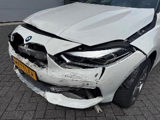 BMW 1-serie Navi, Camera, Stoelverwarming,118i TwinPower 12V Benzine 1.499cc 103kW (140pk) picture 27