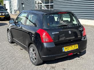 Suzuki Swift 1.3 VVT 16V Hatchback  Benzine 1.328cc 68kW (92pk) FWD 2005 picture 3