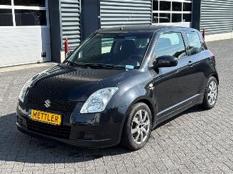 krockskadad bil auto Suzuki Swift 1.3 VVT 16V Hatchback  Benzine 1.328cc 68kW (92pk) FWD 2005 2005/6