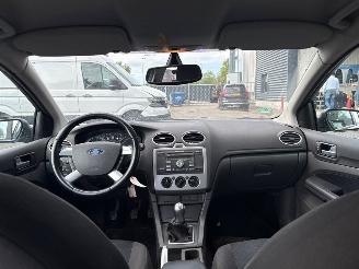 Ford Focus 1.6 16V Hatchback  Benzine 1.596cc 74kW (101pk) FWD airco picture 11