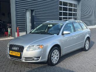 uszkodzony samochody osobowe Audi A4 2.0 20V Combi/o  Benzine 1.984cc 96kW (131pk) FWD 2006/10