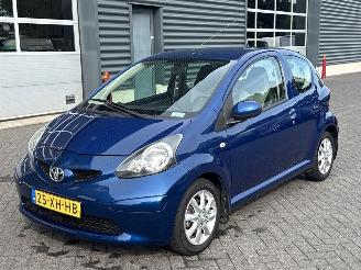 Damaged car Toyota Aygo 1.0 12V VVT-i Hatchback  Benzine 998cc 50kW (68pk) FWD 2008/1
