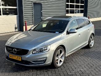 Schadeauto Volvo V-60 2.4 D6 20V Plug-in Hybrid AWD Combi/o  Elektrisch Diesel 2.401cc 206kW (280pk) 4x4 2014/3