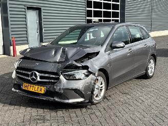 uszkodzony samochody osobowe Mercedes B-klasse 1.3 B-180 Turbo 16V Hatchback  Benzine 1.332cc 100kW (136pk) FWD 2020/1