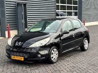 krockskadad bil auto Peugeot 206+ 1.4 XS Hatchback  Benzine 1.360cc 54kW (73pk) FWD 2011/2