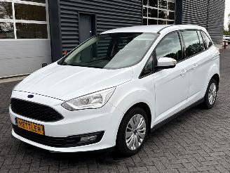 krockskadad bil auto Ford Grand C-Max 1.5 TDCi 95 16V MPV  Diesel 1.499cc 70kW (95pk) FWD 2017/8