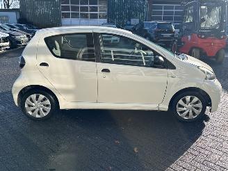 Toyota Aygo 1.0 12V VVT-i Hatchback  Benzine 998cc 50kW (68pk) FWD picture 6