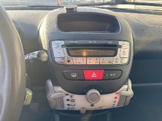 Toyota Aygo 1.0 12V VVT-i Hatchback  Benzine 998cc 50kW (68pk) FWD picture 15