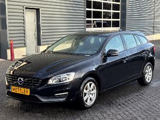 krockskadad bil auto Volvo V-60 1.6 T3 16V Combi/o  Benzine 1.598cc 110kW (150pk) FW 2014/2