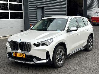 Schadeauto BMW iX1 XDrive30  67 kWh, camera, navigatie, trekhaak 2023/12