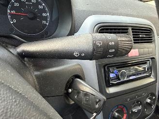 Fiat Grande Punto 1.4 Hatchback  Benzine 1.368cc 57kW (77pk) FWD picture 15