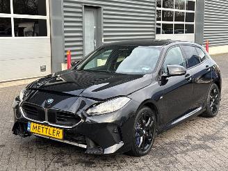 Vaurioauto  passenger cars BMW 1-serie M135i xDrive 2.0 TwinPower 16V Hatchback  Benzine 1.998cc 221kW (300pk) 4x4 2025/2