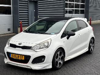 Damaged car Kia Rio 1.4 CVVT 16V Hatchback  Benzine 1.396cc 80kW (109pk) FWD 2014/9