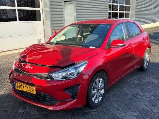 uszkodzony samochody osobowe Kia Rio 1.0i T-GDi 100 12V Hatchback  Benzine 998cc 74kW (101pk) FWD 2022/11
