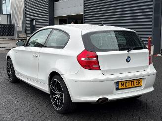 BMW 1-serie 118i 16V Hatchback 2Dr Benzine 1.995cc 105kW (143pk) RWD picture 3